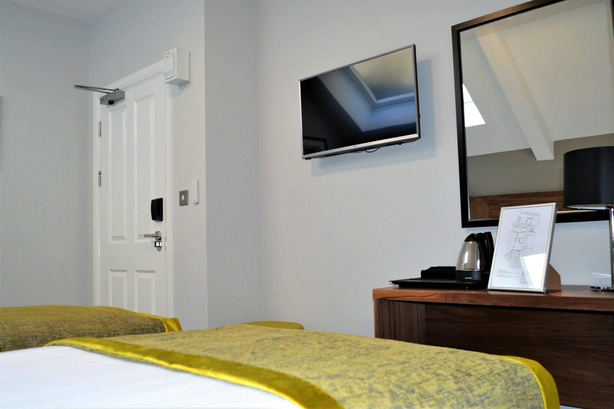 New Park Hotel คาร์มาเทน ภายนอก รูปภาพ