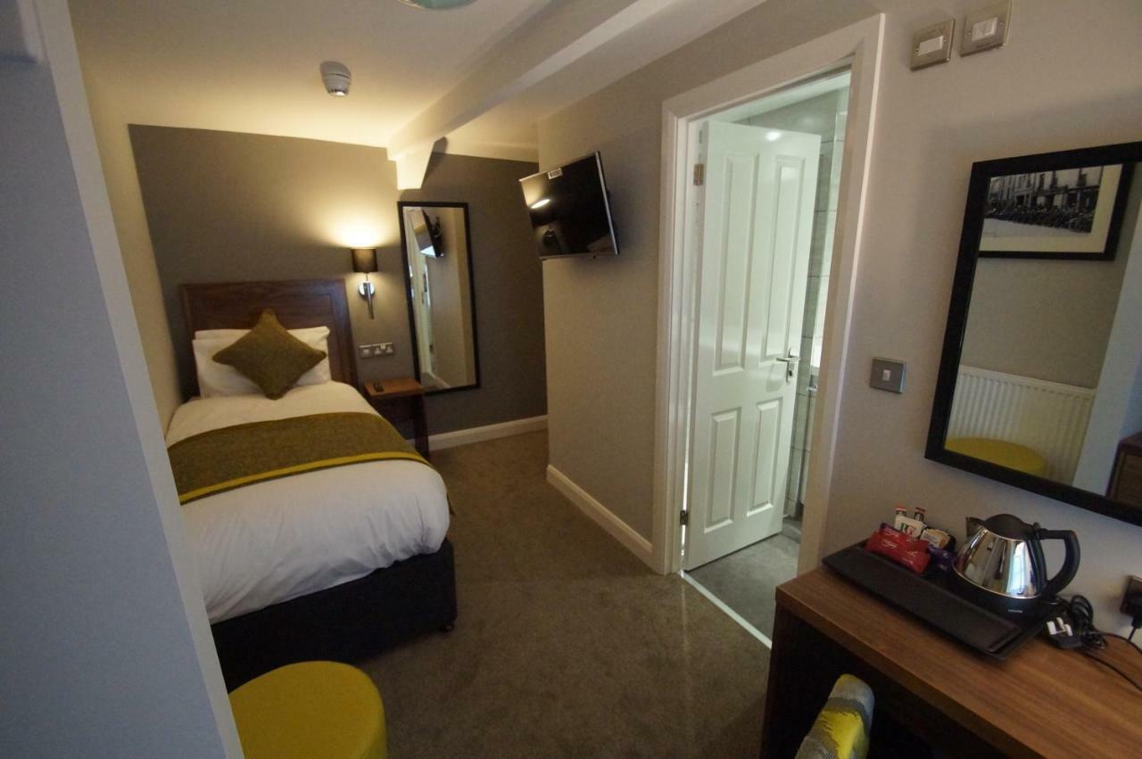 New Park Hotel คาร์มาเทน ภายนอก รูปภาพ