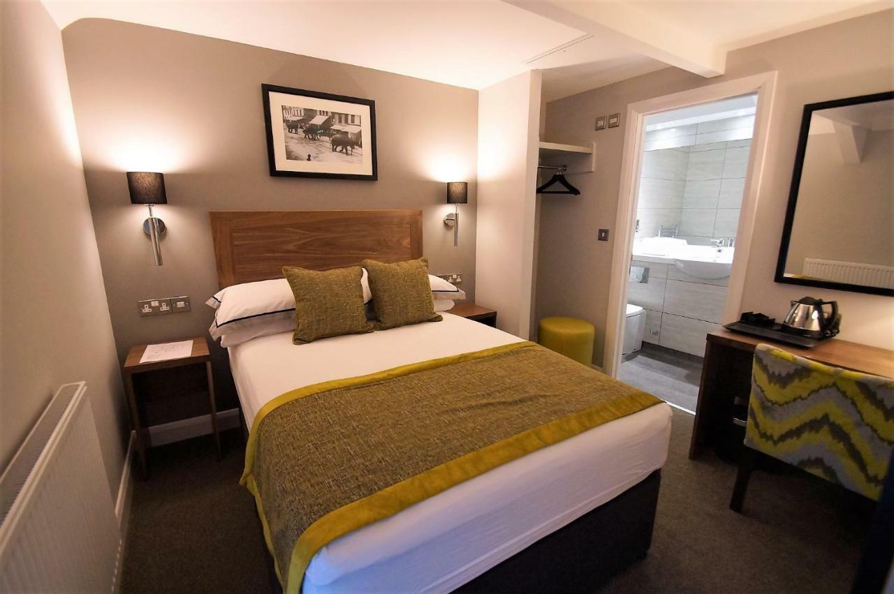 New Park Hotel คาร์มาเทน ภายนอก รูปภาพ