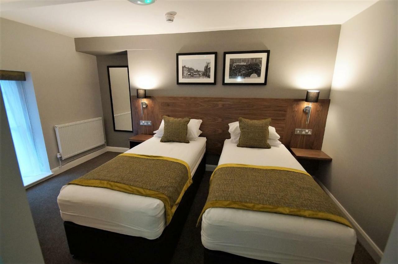 New Park Hotel คาร์มาเทน ภายนอก รูปภาพ