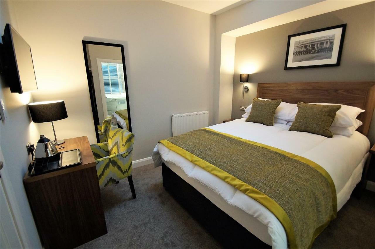 New Park Hotel คาร์มาเทน ภายนอก รูปภาพ